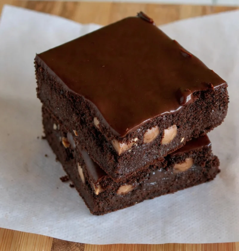 Easy No-cook Christmas Tiffin Recipe Best Chocolate Tiffin For Holidays Simple Christmas No-bake Desserts Homemade Christm...