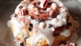 Peppermint Bark Cinnamon Rolls Recipe Homemade Peppermint Bark Cinnamon Rolls Best Peppermint Bark Cinnamon Rolls Easy Pep...